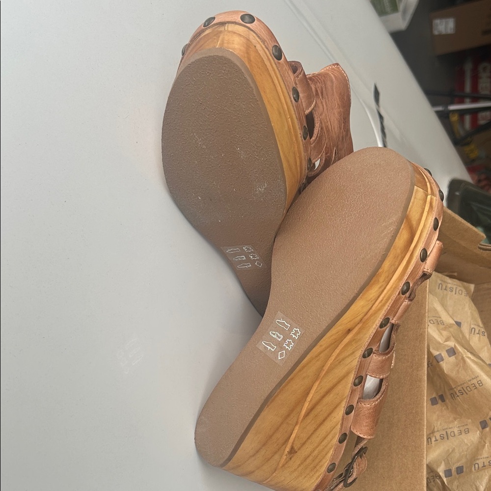 Bed Stu Tan Leather Wood-Platform Wedge Sandals - Picture 3 of 6